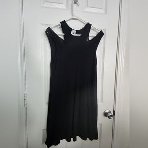 Black dress w/ cut out shoulders M